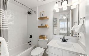 King bed with bunk beds on-suite bathroom