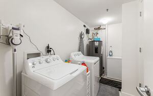 Full size laundry washer and dryer and deep freeze