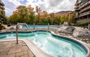 Stunning Stowe Studio | Top Floor Views, Ski In/Out - Stowe, Vermont