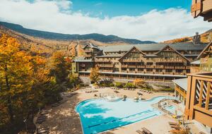 Stunning Stowe Studio | Top Floor Views, Ski In/Out - Stowe, Vermont