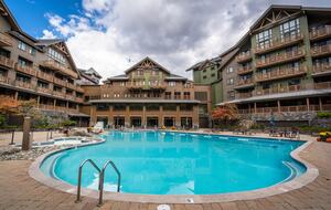 Stunning Stowe Studio | Top Floor Views, Ski In/Out - Stowe, Vermont