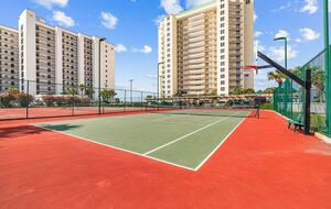 Tennis/pickleball and sport court