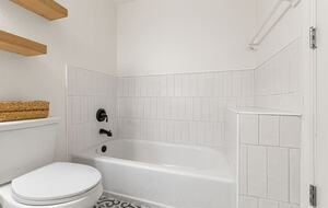 Master 2 soaker tub in on-suite bathroom