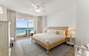 Master 2 bedroom with gulf view and on-suite bathroom