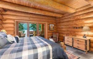 Lake Front Lodge on Lake Swift - Cougar, Washington