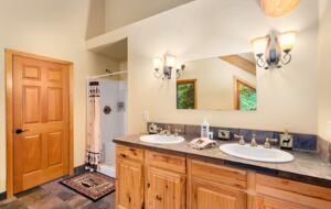 Lake Front Lodge on Lake Swift - Cougar, Washington