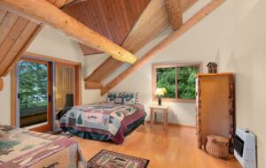 Lake Front Lodge on Lake Swift - Cougar, Washington