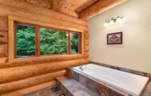 Lake Front Lodge on Lake Swift - Cougar, Washington