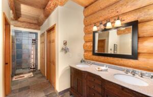 Lake Front Lodge on Lake Swift - Cougar, Washington