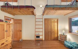 Lake Front Lodge on Lake Swift - Cougar, Washington