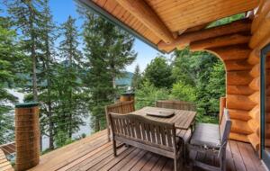 Lake Front Lodge on Lake Swift - Cougar, Washington