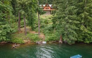 Lake Front Lodge on Lake Swift - Cougar, Washington