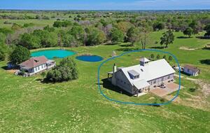 Brenham-Home/Barn | Amazing place to stay! - Brenham, Texas