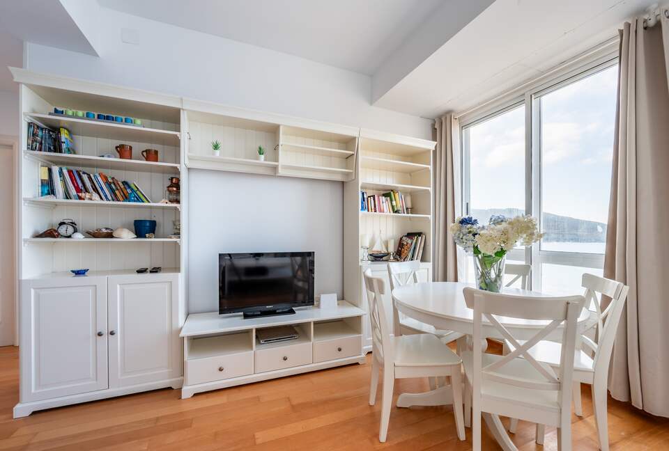 Waterfront Caion Apartment - A Laracha, Caion, Spain