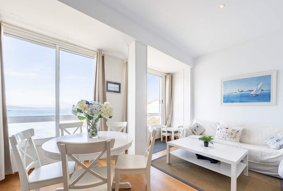 Waterfront Caion Apartment - A Laracha, Caion, Spain