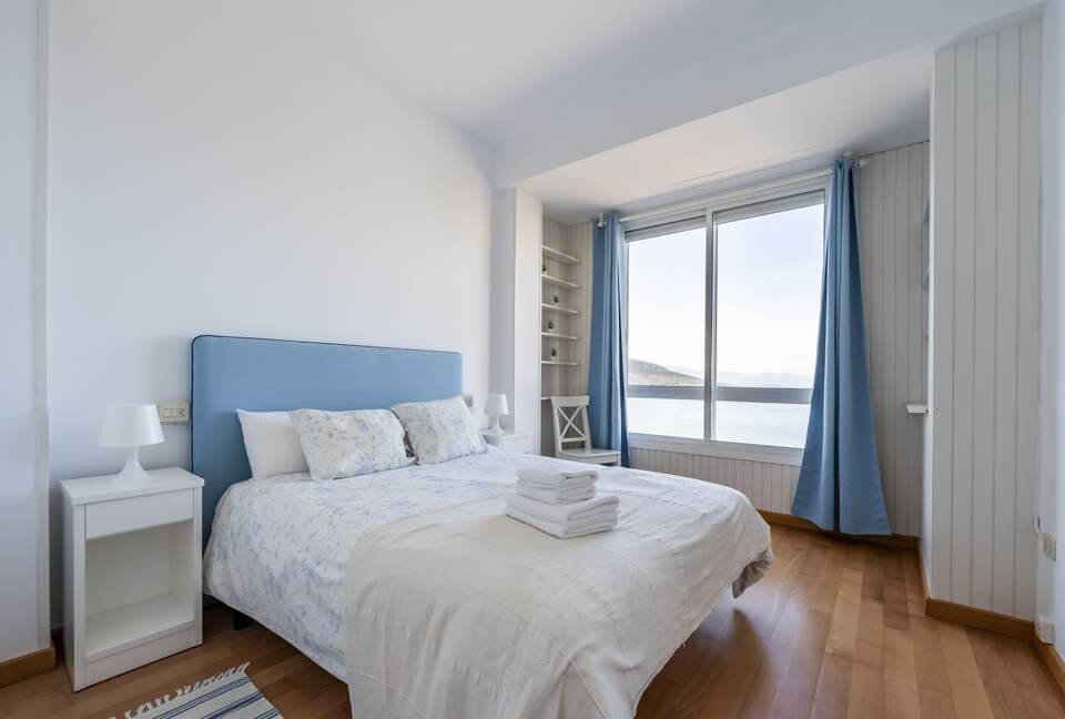 Waterfront Caion Apartment - A Laracha, Caion, Spain