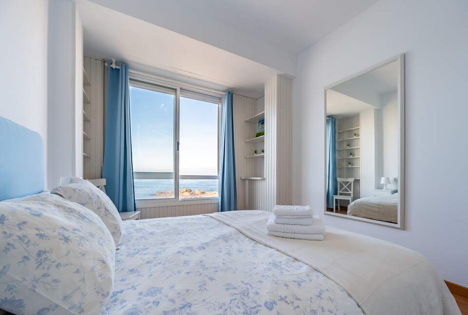 Waterfront Caion Apartment - A Laracha, Caion, Spain