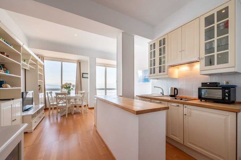 Waterfront Caion Apartment - A Laracha, Caion, Spain