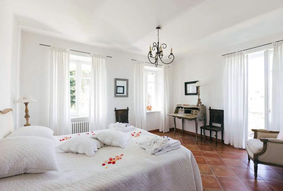 Bosco Bracco: Scenic Hilltop Vineyard Retreat in Asti - Canelli, Italy