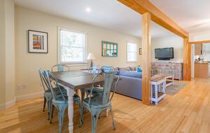 Beautiful Oak Bluffs Cottage Close to Town and Beach - Oak Bluffs, Massachusetts