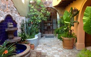 First floor garden, fountain by Twin Suite