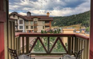 Luxury Alpine Retreat w Stunning Views & Summer/Fall Adventures at Palisades Tahoe - Olympic Valley, California