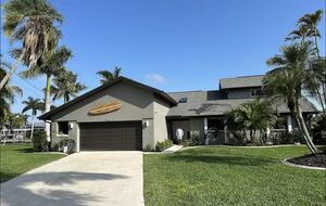 Stunning Waterfront Cape Coral House - Cape Coral, Florida