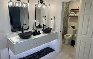 Stunning Waterfront Cape Coral House - Cape Coral, Florida