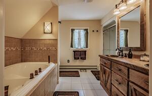 Master Bath (ensuite)