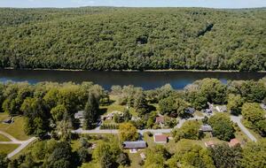 Delaware River Home - Narrowsburg, New York