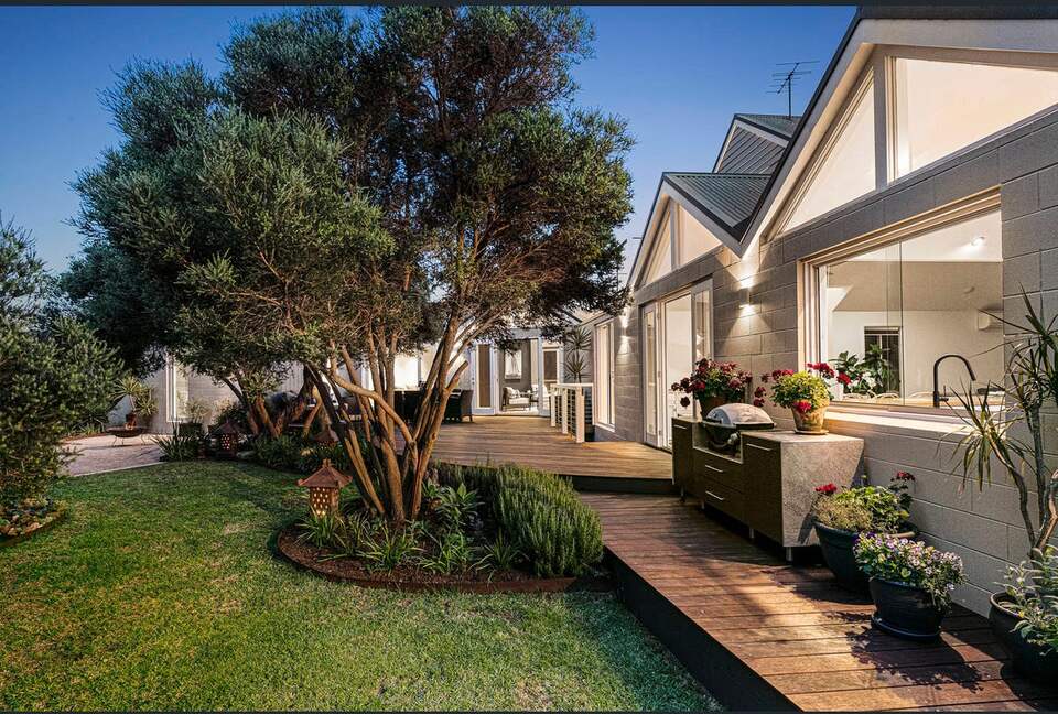 Elegant Oceanview Retreat Surrounded by Nature - Point Lonsdale, Australia