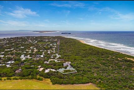 Elegant Oceanview Retreat Surrounded by Nature - Point Lonsdale, Australia