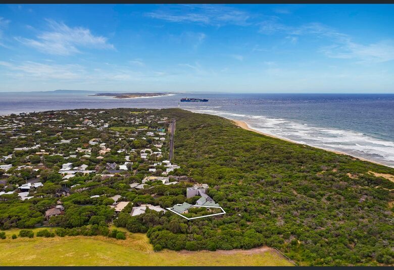 Elegant Oceanview Retreat Surrounded by Nature - Point Lonsdale, Australia