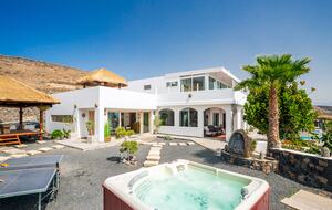 Villa Palacio And Yurts - Haría, Lanzarote, Spain
