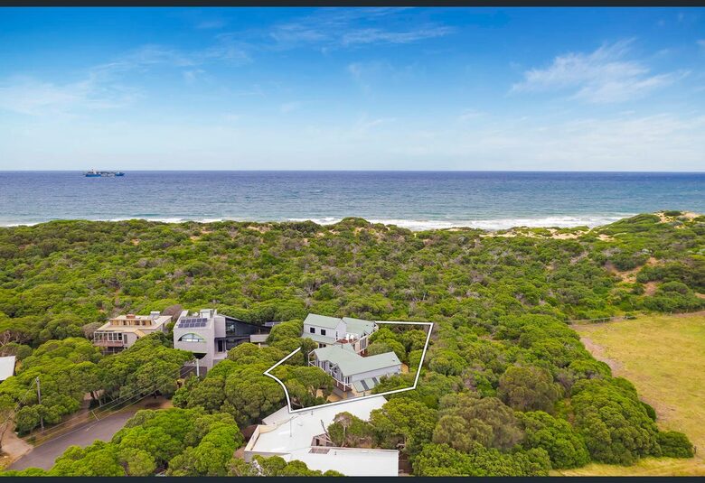 Elegant Oceanview Retreat Surrounded by Nature - Point Lonsdale, Australia