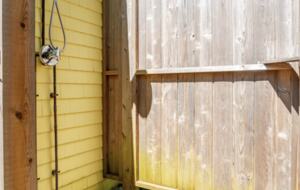 Beautiful Oak Bluffs Cottage Close to Town and Beach - Oak Bluffs, Massachusetts