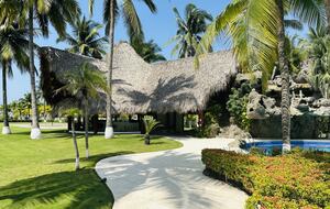 Exquisite 6,000 sqft Beach Villa with Resort-Like Pool - Puerto San Jose, Guatemala