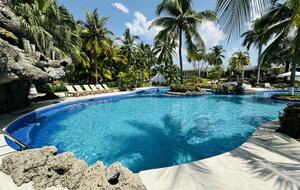 Exquisite 6,000 sqft Beach Villa with Resort-Like Pool - Puerto San Jose, Guatemala