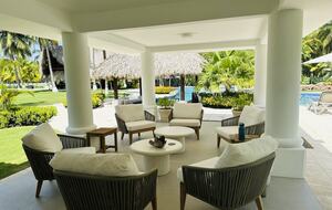 Exquisite 6,000 sqft Beach Villa with Resort-Like Pool - Puerto San Jose, Guatemala