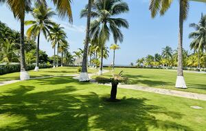 Exquisite 6,000 sqft Beach Villa with Resort-Like Pool - Puerto San Jose, Guatemala