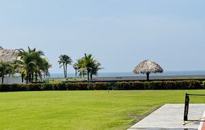 Exquisite 6,000 sqft Beach Villa with Resort-Like Pool - Puerto San Jose, Guatemala