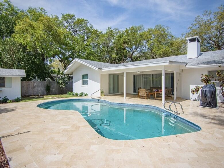 Travertine pool deck and lanai, south-facing exposure for winter sun