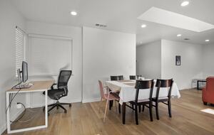 Bright Renovated Getaway | With Private Deck in San Francisco Bay Area - Campbell, California