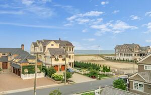 Ocean View & Beach entrance Primary BD deck view