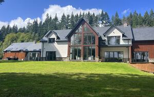 Tall Pines Waterfront Highland Lodge - Gairlochy, United Kingdom