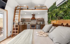 Romantic Luxury Retreat | With Hot/Cold Pool & Sauna - Wimberley, Texas