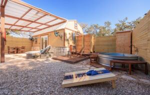 Romantic Luxury Retreat | With Hot/Cold Pool & Sauna - Wimberley, Texas