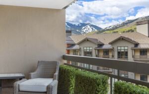Stunning Avon Condo at The Lodge | Walk to Beaver Creek Gondola - Avon, Colorado