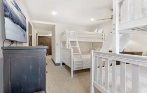 Stunning Avon Condo at The Lodge | Walk to Beaver Creek Gondola - Avon, Colorado