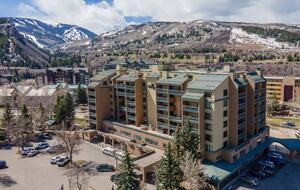 Stunning Avon Condo at The Lodge | Walk to Beaver Creek Gondola - Avon, Colorado
